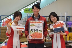 出品３台以上賞で「本ずわい蟹」、出品または落札１台以上賞で「北海道銘菓」を進呈