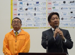 挨拶に立つJU神奈川 安藤会長理事長