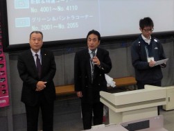 セリ前のセレモニーで挨拶を述べる澤田筆頭副理事長