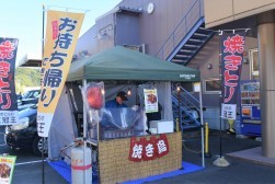 焼き鳥の屋台が出店、開催を盛り上げた