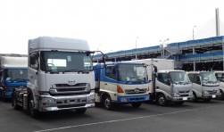 日野コーナー出品車が並ぶ横浜会場