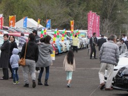 家族連れを中心に多数の来場者