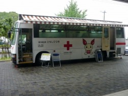 当日は献血車も来場