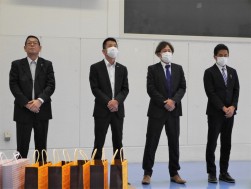 写真左からＪＵ長崎・東理事長、ＪＵ佐賀・田中理事長、ＪＵ佐賀・齊藤浩二流通委員長、ＪＵ長崎・沖田博文流通委員長