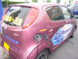 家庭用１００ボルト電源で充電が可能