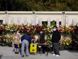 朝早くから多数の来場者