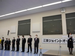 セリ開始前にはセレモニーを開催