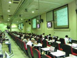5月のリニューアルでの増設席　会員がセリに食いつく
