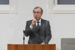 セリ前に挨拶を述べる永谷社長