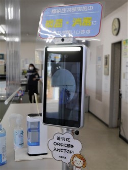 会場入り口にはサーマルカメラ（万全のコロナ対策を実施）