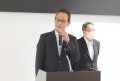 セリ前のセレモニーで挨拶を述べる伊藤社長