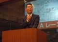 挨拶に立つ尾崎和樹会場長