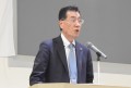 冒頭で挨拶を述べる兼松会長・理事長