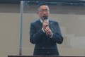 セリ前に挨拶を述べる長屋青年部会長