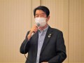 会議冒頭挨拶を述べる安部会長