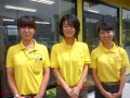 左から三原景子さん、井上美鹿店長、濱野真衣さん