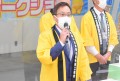 セリ前に挨拶を述べる山﨑正成流通委員長