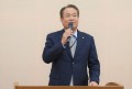 セリ前のセレモニーで挨拶を述べる松田理事長