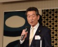 青年部の活動を称えるJU中販連海津博会長