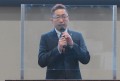 セリ前のセレモニーで挨拶を行う長屋青年部会長