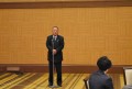 食事会であいさつを述べる上田理事長代行