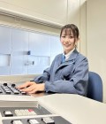 調整室で担当コーナーのコンダクターを務める