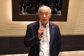 懇親会で来賓あいさつを述べるJU三重・奥村悦二会長