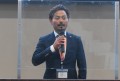 セリ前のセレモニーであいさつを行う村井青年部会長