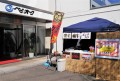 会場前には「１００円屋台」