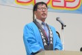 セリ前にあいさつを述べる加藤理事長