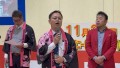 あいさつに立つ渡辺青年部会長