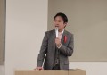 閉会あいさつに立つ川崎大輔副理事長