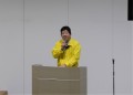 洲之内会場長が会員への感謝の言葉を述べた