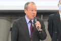 セリ前にあいさつを述べる小野田理事長