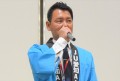 セリ前にあいさつを述べる小野青年部会長