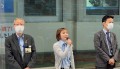 青木さんが登壇しあいさつ