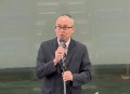 あいさつに立つ礒本部会長