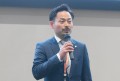 セリ前にあいさつを述べる村井青年部会長