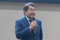 あいさつを述べる横山理事長