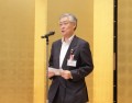 総会終了後の懇親会であいさつに立つ喜谷会長