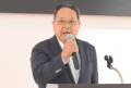 来賓あいさつを述べる新井商事・荒井会長