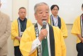 セリ前にあいさつを述べる松本理事長