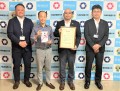 寝屋川市役所で寄付金贈呈式を行った