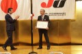 諏訪部参与に感謝状が授与された