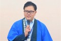 セリ前にあいさつを述べる谷青年部会長