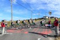 通学路で交通整理や生徒への声掛けを行った