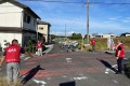 通学路で交通整理や生徒への声掛けを行った