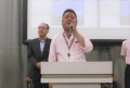 セリ前にあいさつを述べる貫名青年部会長