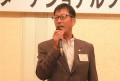 懇親会であいさつを行う加藤理事長