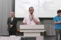 セリ前にあいさつを述べる中川流通委員長